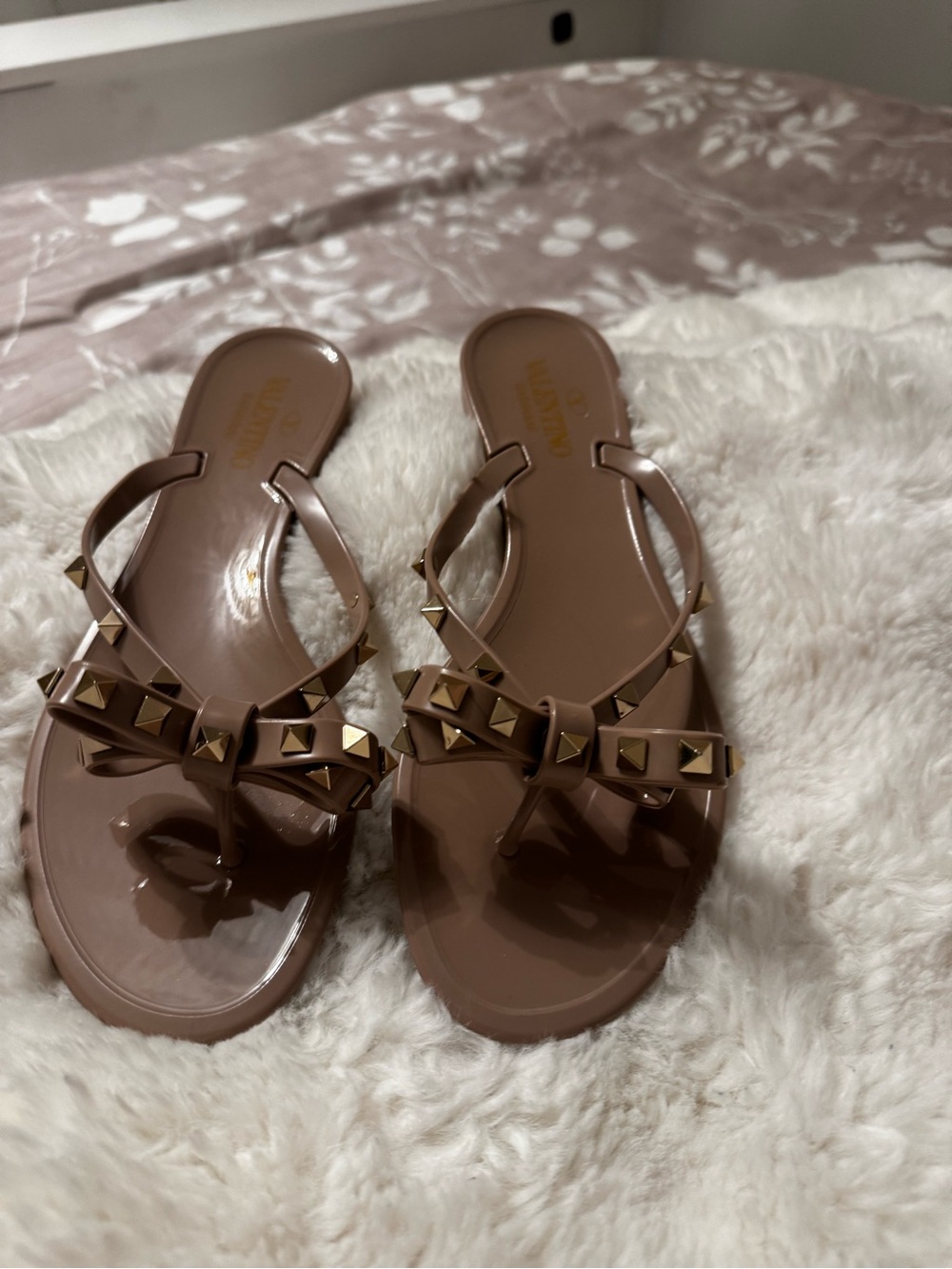 Valentino Garavani Rockstud PVC Jelly Thongs
Size 41 which is exactly 26.6 cm - Picture 4 of 8
